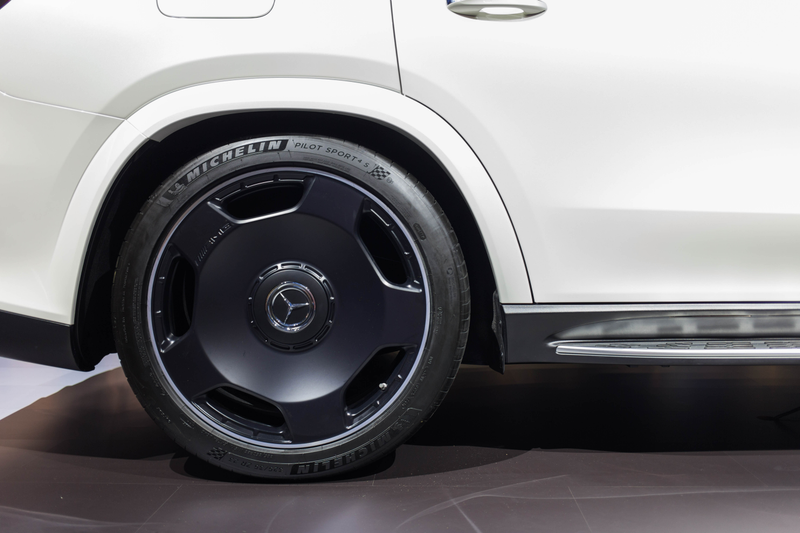 Illustration for article titled The 2021 Mercedes-AMG GLS 63 Is A 603 Horsepow—Oh My God, Look At Those Wheels